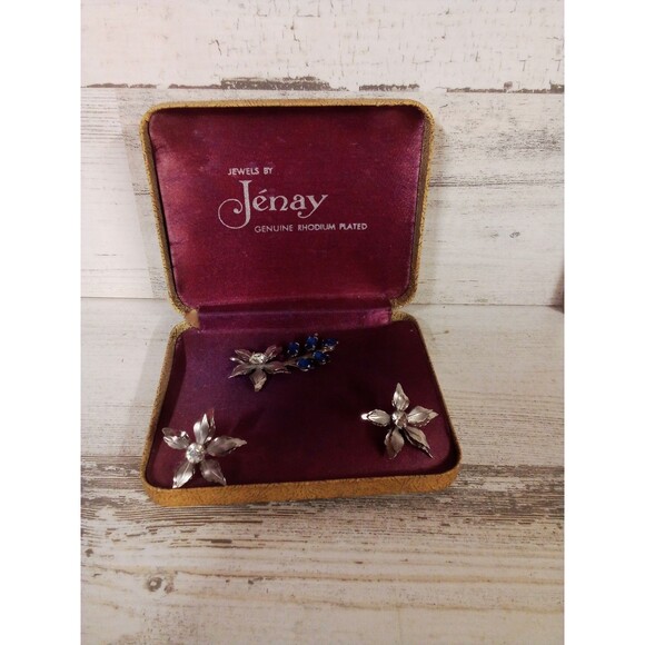 Vintage Jewelry In Jewels By Jenay Case - Picture 5 of 14